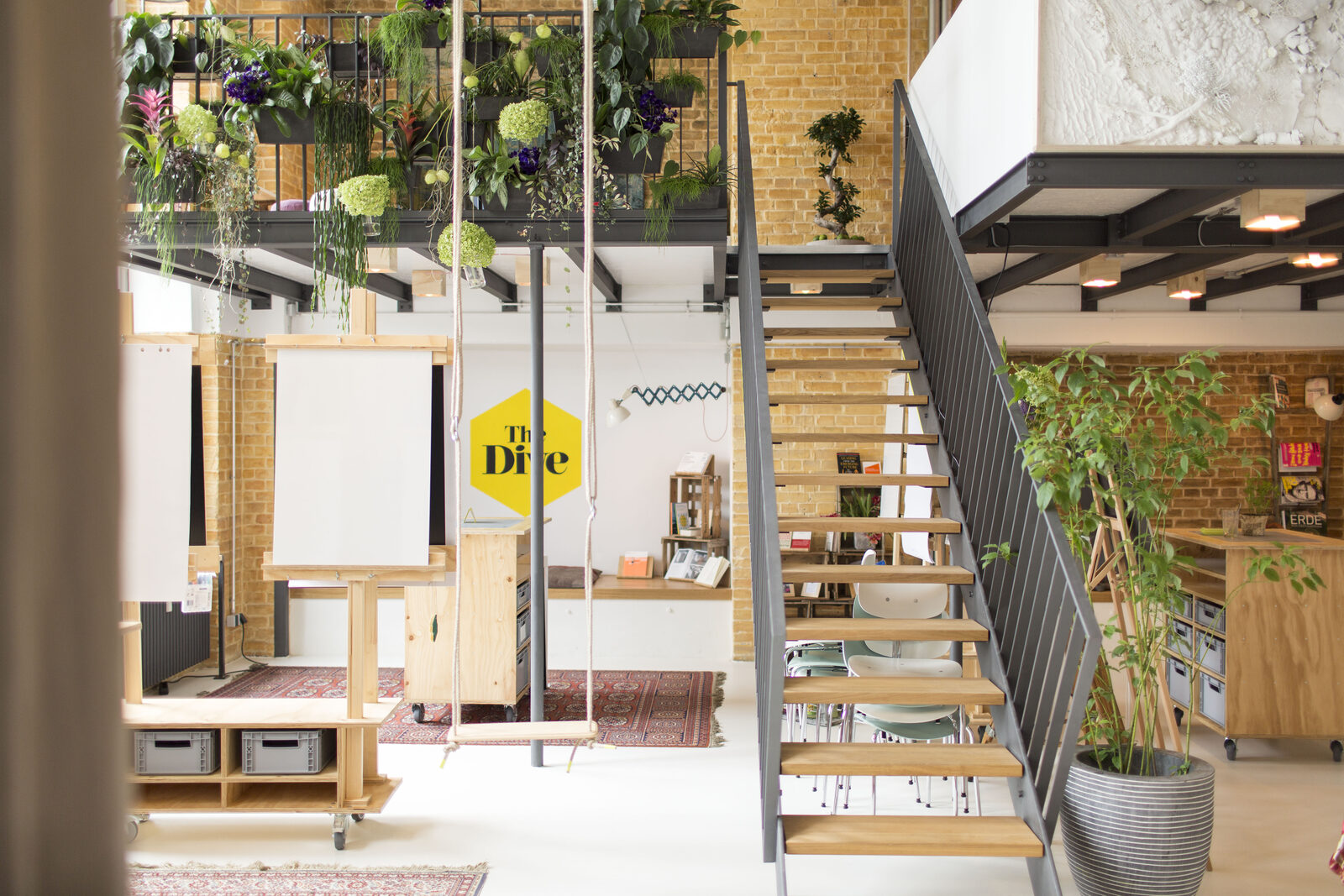 Offener Loft-Raum von Base⁷ Esslingen mit Industriecharakter